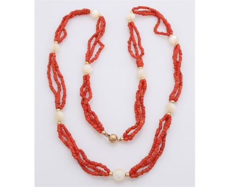 Necklace of precious corals and mother-of-pearl beads with yellow gold ball clasp, 585/000.&nbsp;Necklace with 3 rows of red 