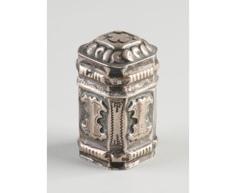 Silver snuff box, 833/000.&nbsp;Square contoured model with punched pattern with trebled processing.&nbsp;MT.:Van der Meulen,