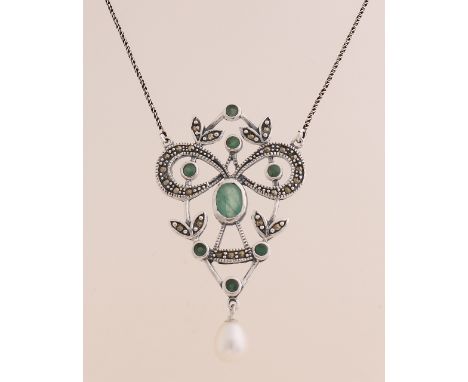 Silver choker, 925/000, with emerald and marquise.&nbsp;Silver twisted necklace with a silver element in the center decorated