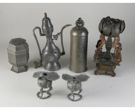 Six parts Chinese tin.&nbsp;19th century.&nbsp;Among other things;&nbsp;Stacking box, candlestick, jug, etc. Size: 12 - 33 cm