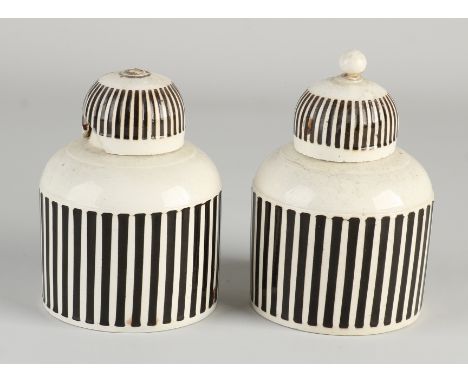 Two 18th century English creamware tea caddy.&nbsp;One lid damaged.&nbsp;Dimensions: 12 - 13 cm.&nbsp;In fair/good condition.