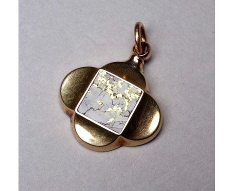 A yellow metal lobed pendant - possibly 9ct, set with a quartz tile with gilt flecks, possibly Canadian, weight 4.6g.