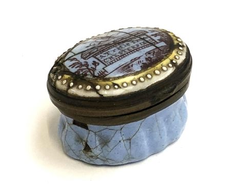 An 18th century Bilston enamel patch box 'A Trifle From Chesterfield' (af), 4cmW
