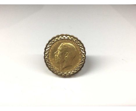 George V gold full sovereign, 1922, in 9ct gold ring mount, size O½Weight 15.7 grams 