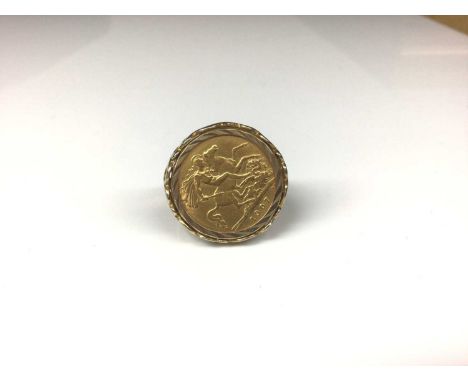 Edward VII gold half sovereign, 1907, in 9ct gold ring mount, size O½Weight 8.5 grams 