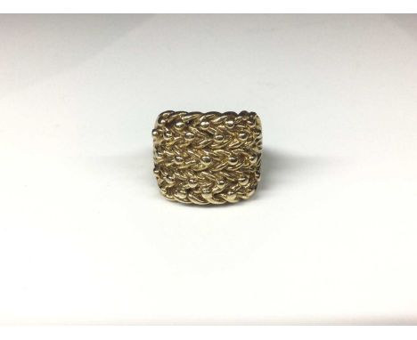 9ct gold large rope twist panel ring (Sheffield 1998), size Z+1Weight 17.5 grams