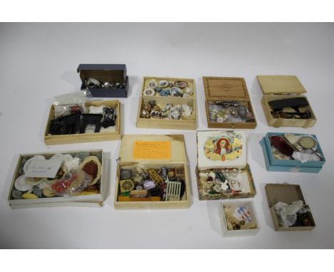 DOLLS HOUSE ACCESSORIES a large qty of dolls house accessories, some vintage and some more modern. Including various miniatur