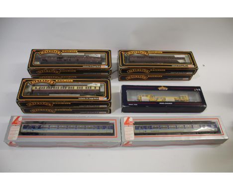 RAILWAY ROLLING STOCK &amp; LAYOUT ACCESSORIES a mixed lot including 6 boxed Mainline coaches, a boxed Bachmann 36-160 Plasse