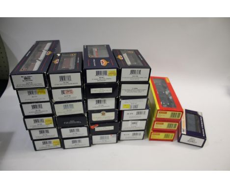 BACHMANN &amp; HORNBY ROLLING STOCK various boxed Bachman items including 38-141 Box Van, 38-140 Box Van, 39-104 Restaurant C