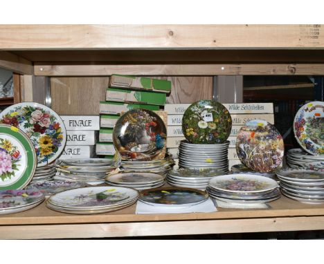 A GROUP OF FLORAL COLLECTORS PLATES FROM NAMED MANUFACTURERS, to include one Danbury Mint, '' The Flowers of Holland, one Bra
