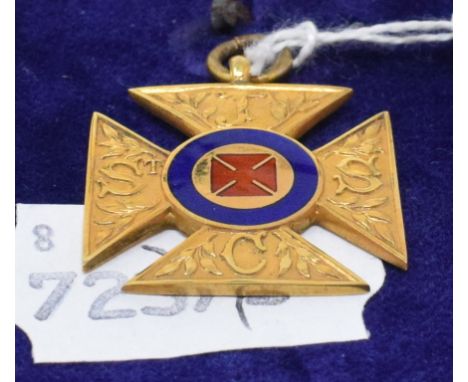 A 9ct gold and enamel medallion, inscribed, approx. 8.4 g 