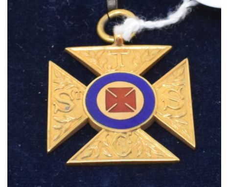 A 9ct gold and enamel medallion, inscribed, approx. 9.5 g, cased 