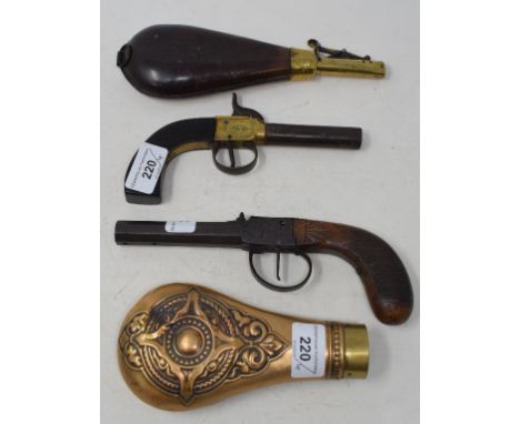 A 19th century percussion cap pistol, 18 cm, another pistol, a shot flask and a powder flask (4) 