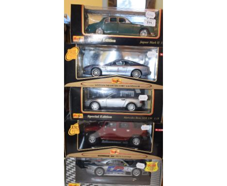 A Maisto 1:18 die-cast model Jaguar MkII, and four others, all boxed (5) 