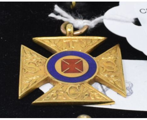 A 9ct gold and enamel medallion, inscribed, approx. 9.0 g 