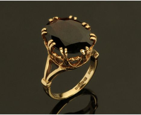 A 9 ct gold ring, set with a single garnet, size K.