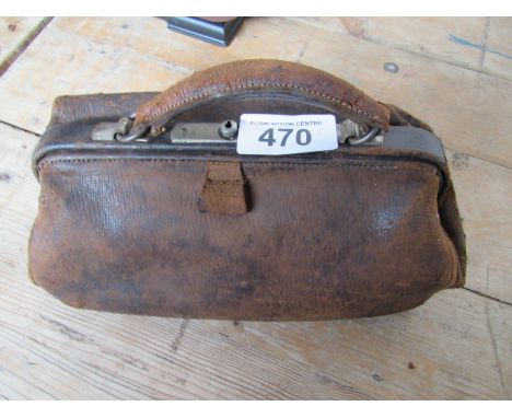  Sale Item:    GLADSTONE BAG   Vat Status:   No Vat   Buyers Premium:  This lot is subject to a Buyers Premium of 15% + Vat @