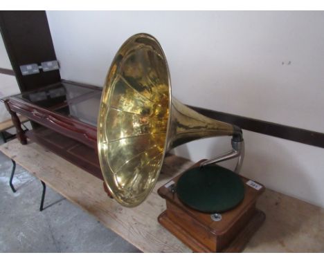  Sale Item:    HORN GRAMAPHONE C/W HORN   Vat Status:   No Vat   Buyers Premium:  This lot is subject to a Buyers Premium of 