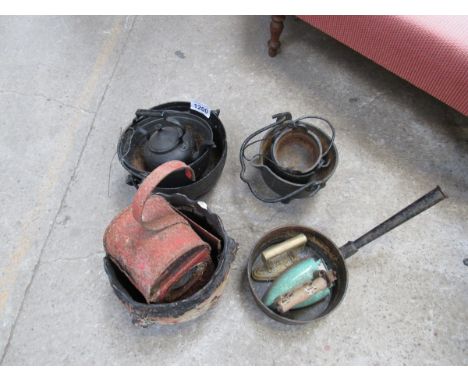  Sale Item:    BLACK POTS IRON LAMP ETC (AF)   Vat Status:   No Vat   Buyers Premium:  This lot is subject to a Buyers Premiu