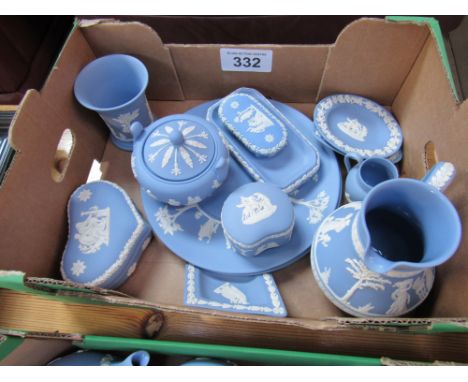  Sale Item:    BOX WEDGEWOOD   Vat Status:   No Vat   Buyers Premium:  This lot is subject to a Buyers Premium of 15% + Vat @