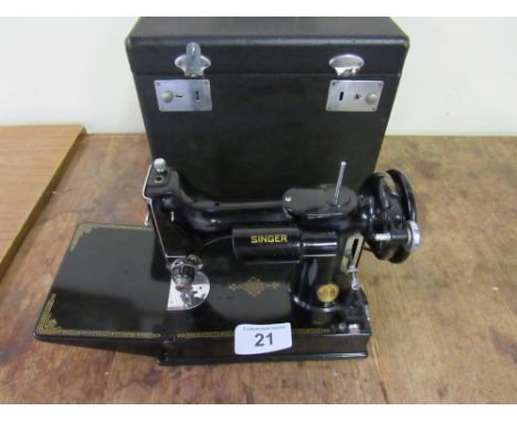  Sale Item:    CASED SINGER SEWING MACHINE   Vat Status:   No Vat   Buyers Premium:  This lot is subject to a Buyers Premium 
