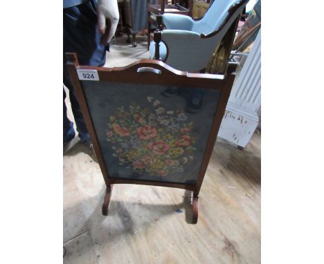  Sale Item:    TAPESTRY FIRE SCREEN   Vat Status:   No Vat   Buyers Premium:  This lot is subject to a Buyers Premium of 15% 