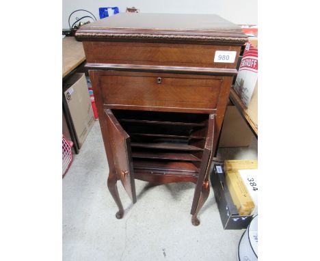 Sale Item:    FLOOR STANDING HMV GRAMOPHONE No 511 (AF)  Vat Status:   No Vat   Buyers Premium:  This lot is subject to a Bu