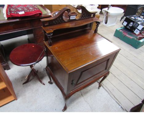  Sale Item:    WASH STAND WITH TOWEL RAILS   Vat Status:   No Vat   Buyers Premium:  This lot is subject to a Buyers Premium 