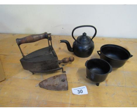  Sale Item:    BOX OLD IRON BLACK POTS & KETTLE   Vat Status:   No Vat   Buyers Premium:  This lot is subject to a Buyers Pre