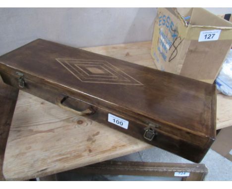  Sale Item:    OAK FITTED GUN CASE (AF)   Vat Status:   No Vat   Buyers Premium:  This lot is subject to a Buyers Premium of 