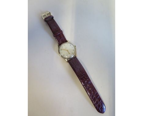 A Gentleman's Omega 9ct gold manual wind wristwatch on a faux crocodile strap, case 33mm wide, some spotting to dial, in runn