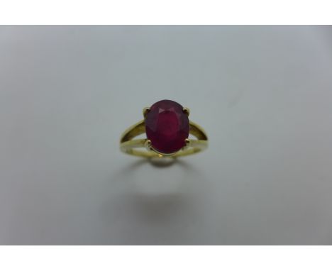 A 9ct hallmarked gold and ruby ring, size N, approx 3.9 grams, in good condition 