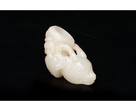 Chinese Art A small white jade brush washer China, 18th century . . Cm 5,00 x 2,50.