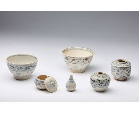 South-Est Asian Art A group of six pottery vessels from the Hoi An hoard Vietnam, 15th century . . Cm 13,00 x 8,00. These ves