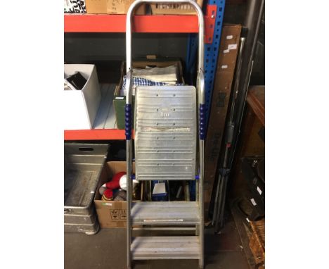 ALUMINIUM STEP LADDERS