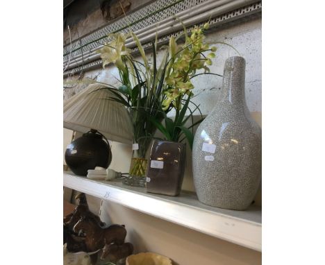 A TABLE LAMP AND 3 VASES   J5