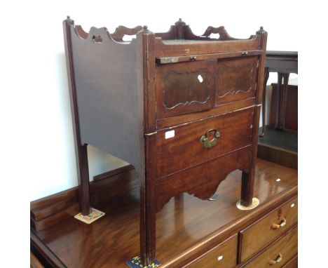 A GEORGIAN COMMODE CABINET    H81CM W61CM D50CM