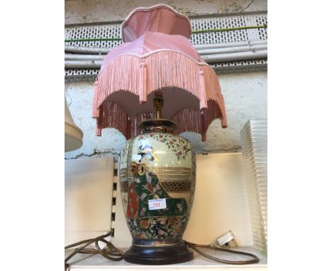 CHINESE STYLE TABLE LAMP      N5