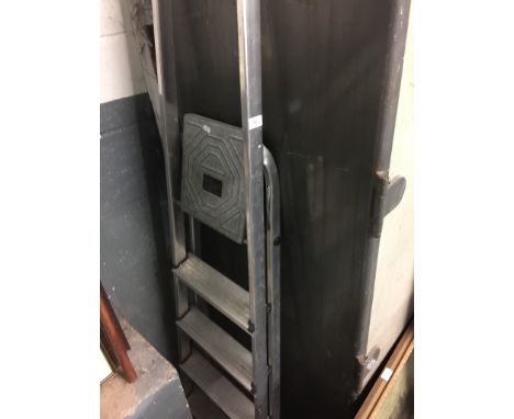 ALUMINIUM STEP LADDERS
