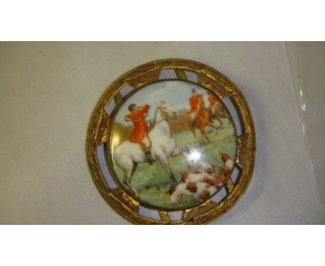 Porcelain belt buckle depicting Hunstmen & hounds hunting interest