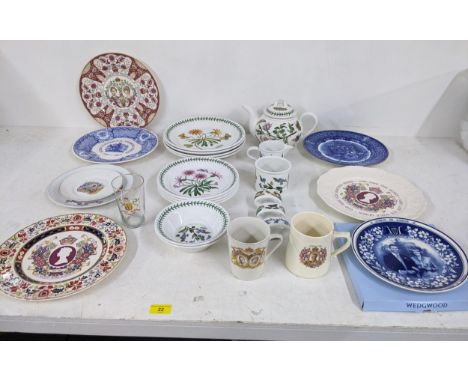 Portmerion Botanical gardens dinner plates, side plates, bowls, a teapot, napkin rings, also to include commemorative chinaLo