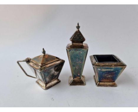 Art Deco style cruet with square tapering bodies. Birmingham 1935 167 gm excl BGLs