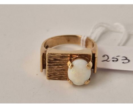 An opal Art Deco style ring, 9ct, size N, 5 g