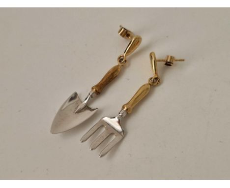 A pair novelty two colour gold trowel and fork earrings, 9ct, 5 g