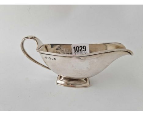 Art Deco period sauce boat on sperading foot .7 in long. London 1936 By G &amp; S 150 gm.