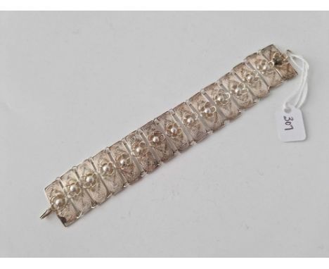 A vintage sterling silver filagree bracelet 27 gms 7 inch