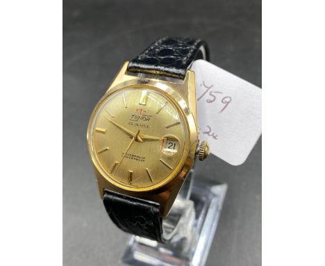 A gents Tenor 30 jewel watch, seconds sweep and date aperture