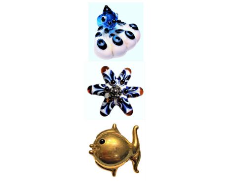 3 Medium realistic shaped modern artist lampwork glass buttons.This lot includes beautifully hand crafted glass lampwork butt