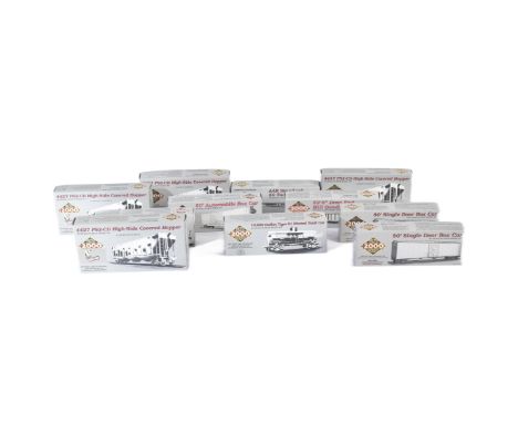 A collection x6 assorted Proto 2000 Series HO / OO gauge model railway trainset locomotive rolling stock model kits. All pre-