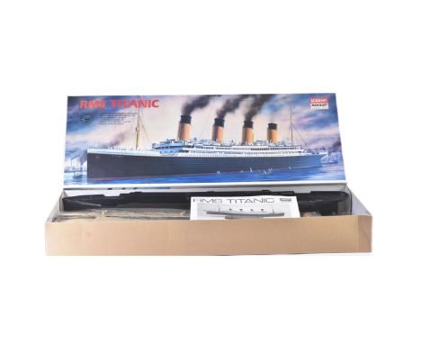 An original Academy Minicraft Model 1/350 scale RMS Titanic plastic model kit. Highly detailed model appearing unused with in